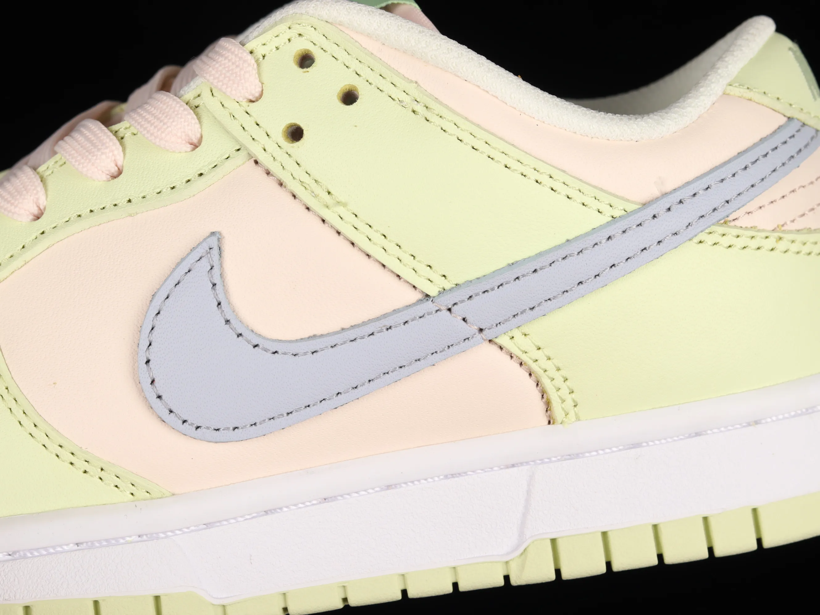 All Categories Nk SB Dunk Series Nk SB Dunk Low Low-top Sneakers J Version Nk SB Dunk Low Prm Ice Lemon Yellow Pink Color SB Smashed Backboard Fashion Casual Sneakers DD1503-600